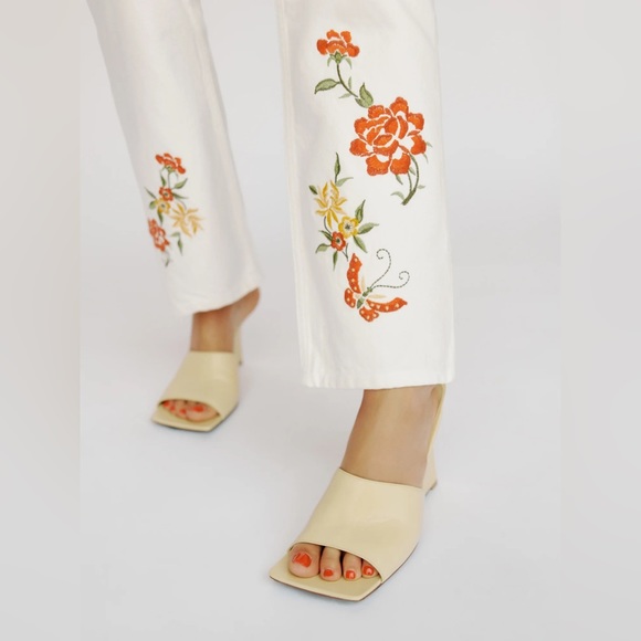 NWT reformation cynthia high rise straight jeans in flora embroidery - Picture 4 of 14